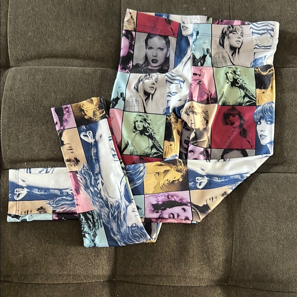 Taylor Swift Red and Pink Leggings Vibrant Design